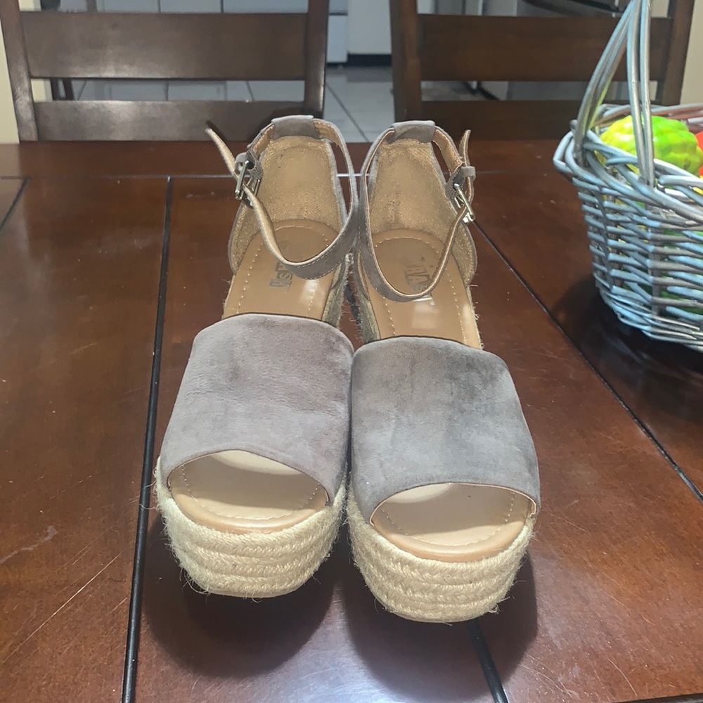 A pair of wedges brown and tan size 9
